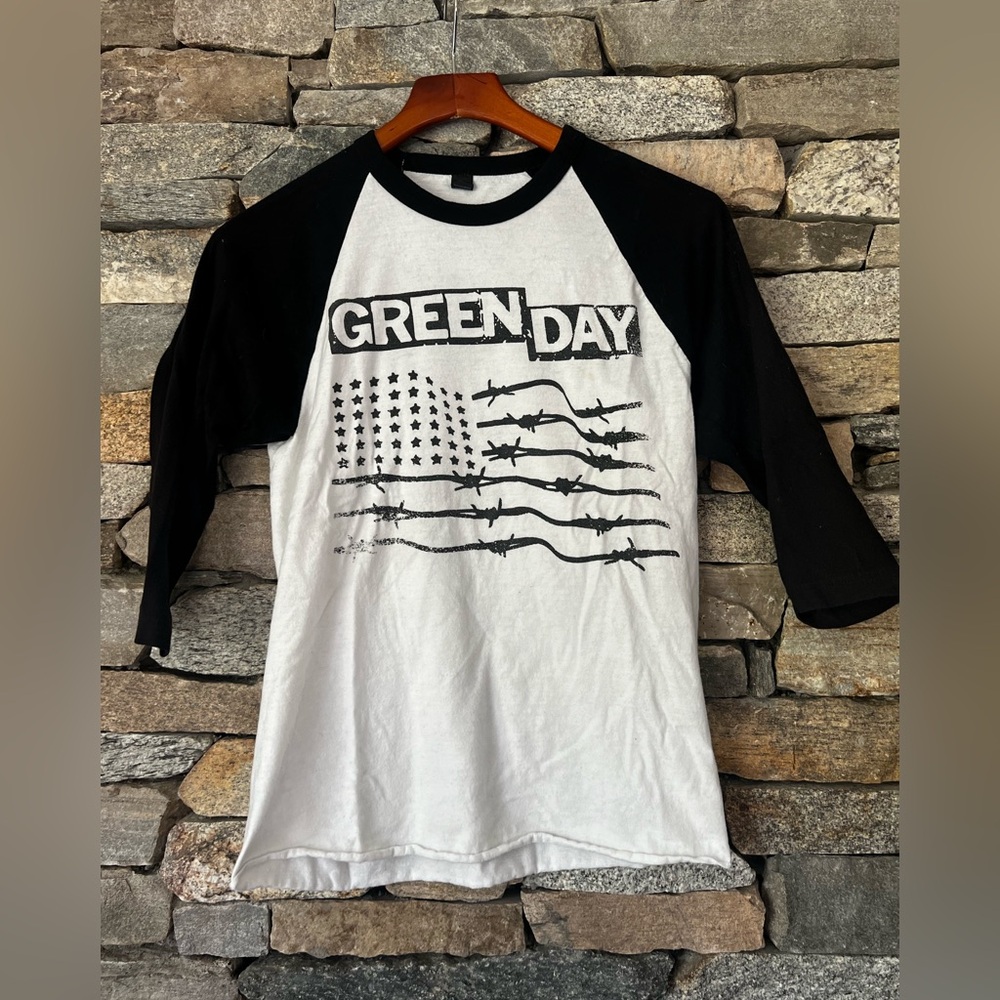 Women’s Green Day concert 3/4 sleeve tee size S